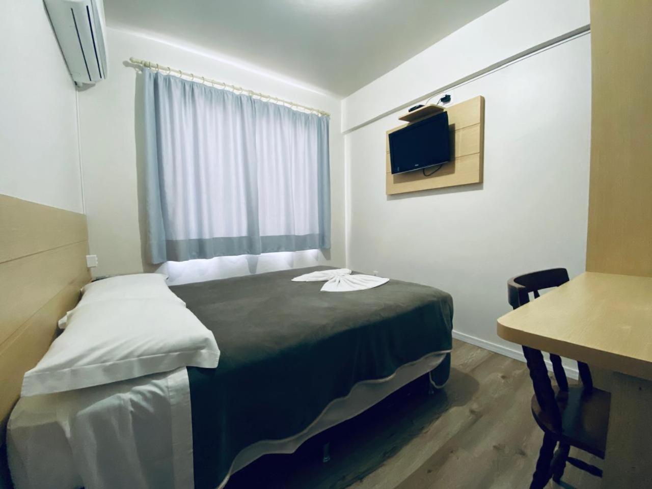 Hotel Paris Куритибанос Екстериор снимка